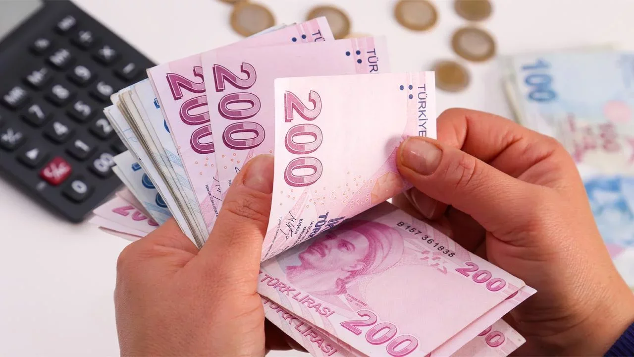 Asgari Ücret Tartışmaları Yeniden Gündemde